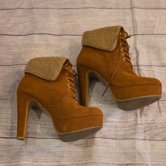 Rue21 Tan Heeled Boots with Lace-Up Design - Picture 3 of 5